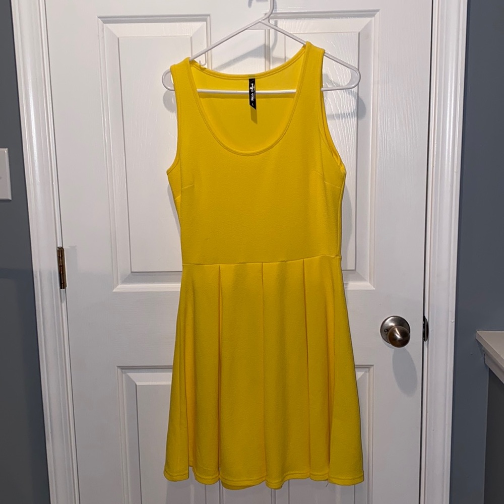 Large White Mark Yellow Sleeveless Dress